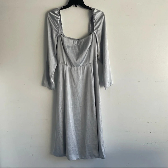 Wilfred Aritzia Bridgerton Satin midi Dress light gray smocked 22458 - Picture 5 of 13